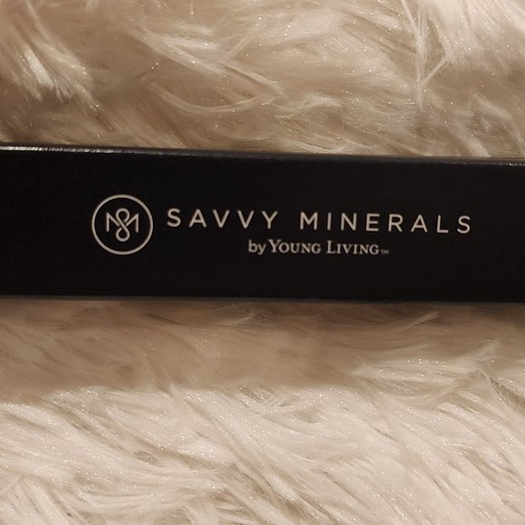 Savvy Minerals Abundant Lipgloss - Picture 4 of 5